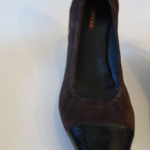 Womens Prada Brown Black Suede Patent Leather Capped Toe Heels Pumps 38.5 US/8.5 - Picture 5 of 16